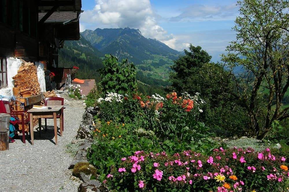 Ganze Wohnung, Auf der Mauer by Interhome in Oberwil im Simmental, Berner Oberland