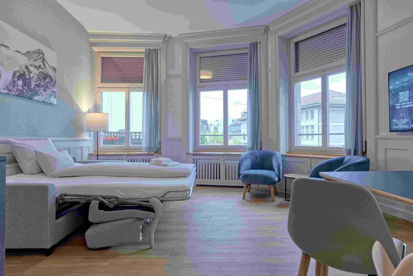 Geheel vakantieappartement, Bank House Apartment L103 in Interlaken, Meer van Thun