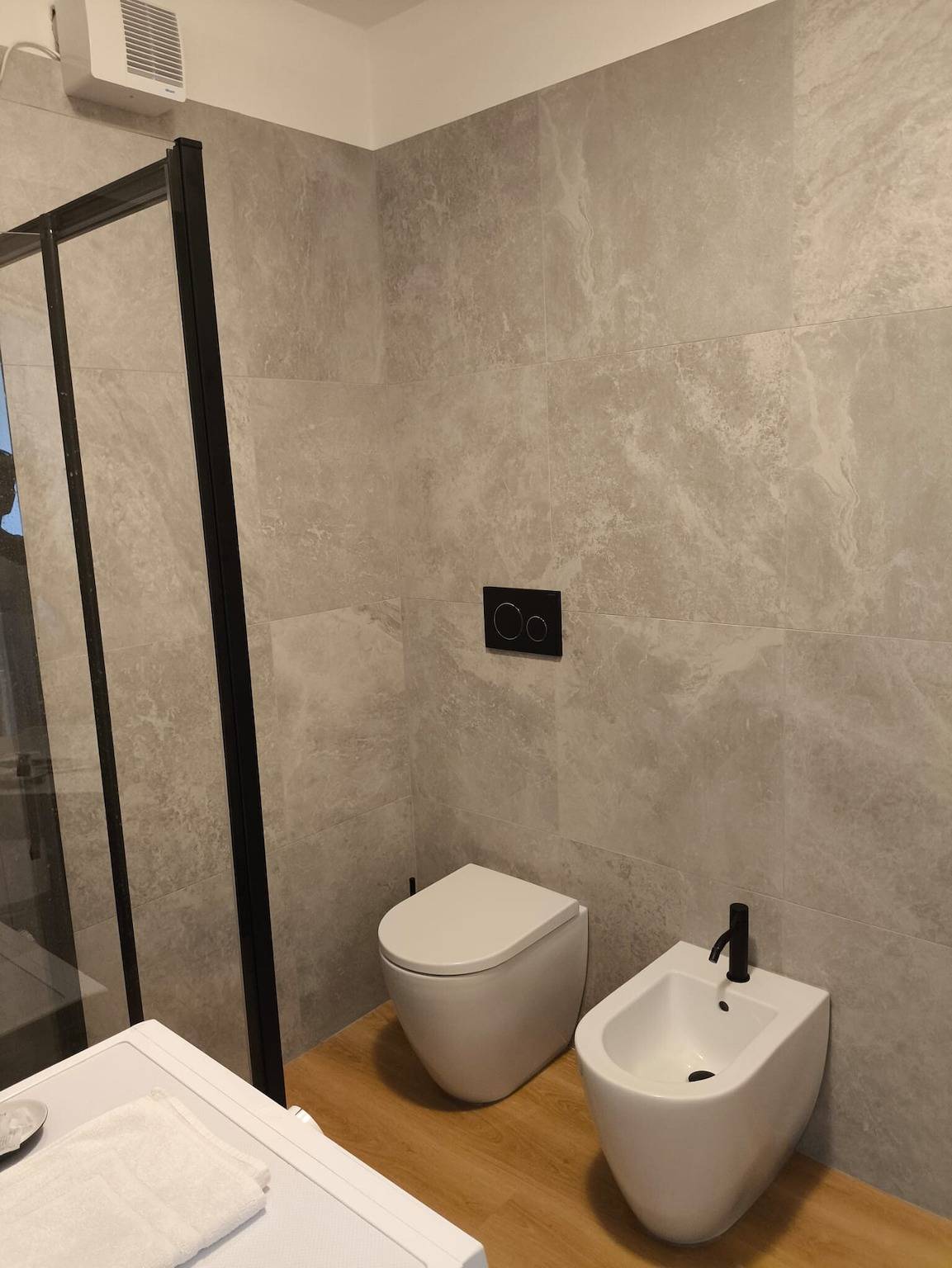 Ganze Wohnung, Apartment 'Fior Di Loto am Pool' mit Gemeinschaftspool, Wlan und Klimaanlage in Rivoltella del Garda, Desenzano del Garda