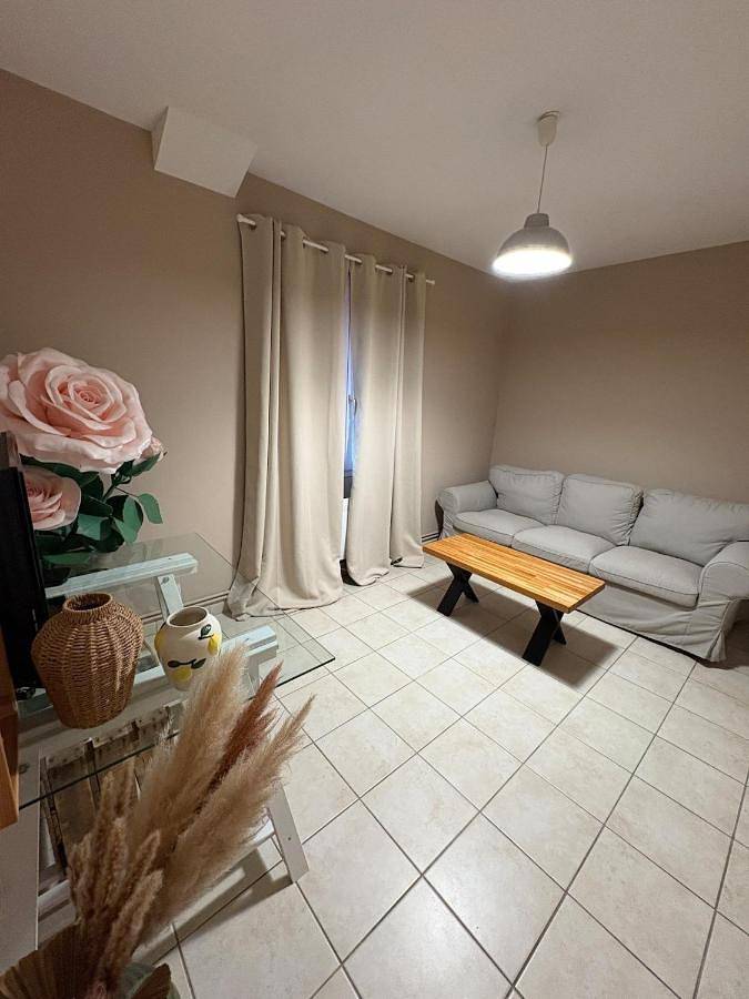 Appartement entier, Listing, one bedroom Mt Family in Meillant, Saint-Amand-Montrond