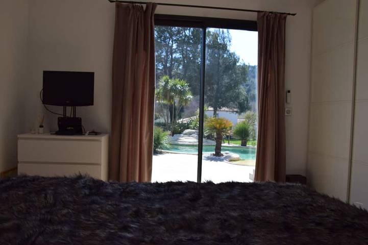 Location de vacances pour 8 personnes, avec jardin à Simiane-Collongue - 3