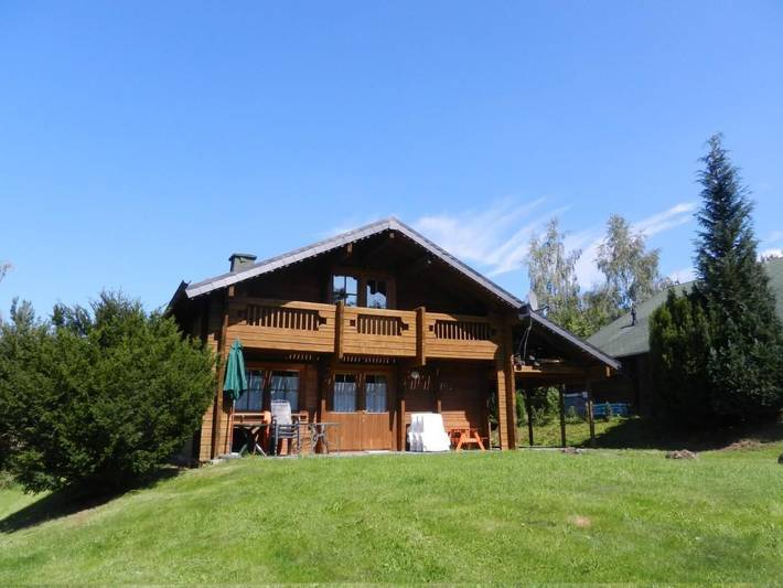 Ferienhaus für 10 Personen, mit Balkon und Terrasse sowie Garten und Ausblick in Ulmen