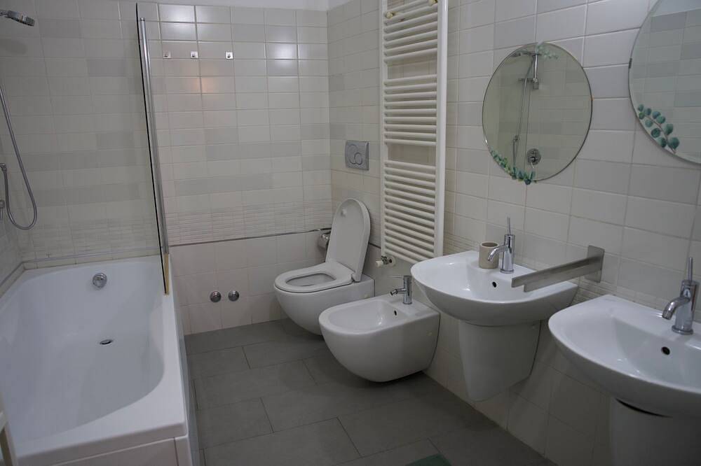 Entire apartment, Fga Bed Rho Fiera Milano in Rho, Milan Province