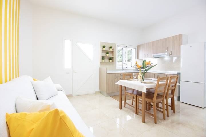 Vacation Home 'Holiday Esquinita' with Wi-Fi and Air Conditioning in Castillo del Romeral, San Bartolomé de Tirajana