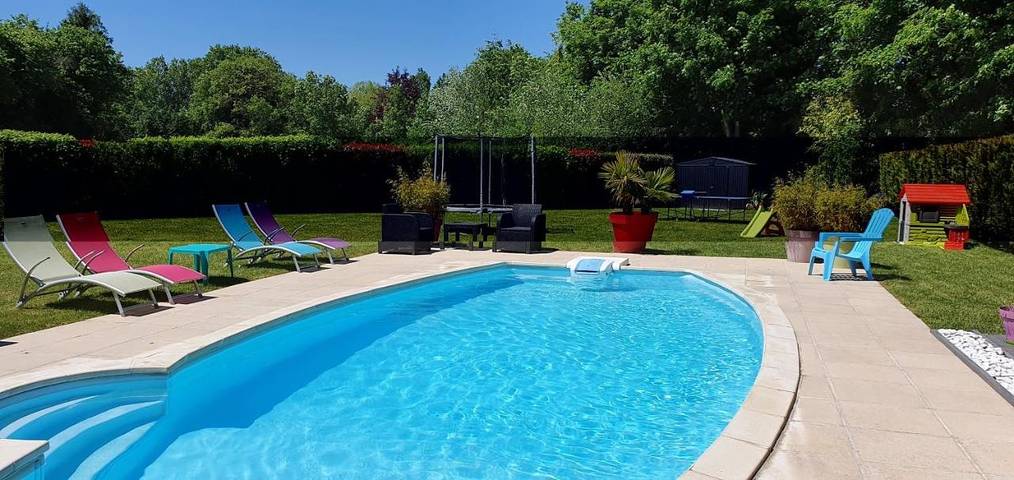 Maison d’hôte pour 4 personnes, avec Terrasse et Jardin ainsi que Piscine et Vue à Saint-Riquier