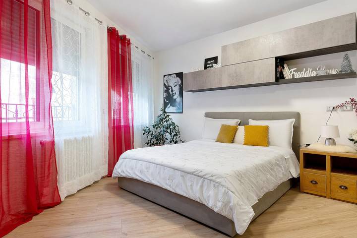 Apartamento inteiro, Apartamento 'Freddie House' com varanda e Wi-Fi in Lisignago, Albiano