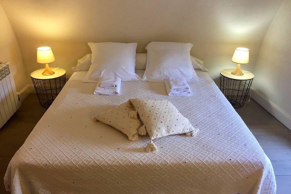 Maison de charme avec piscine chauffée aux portes de la Balagne in Castifao, Parc naturel régional de Corse