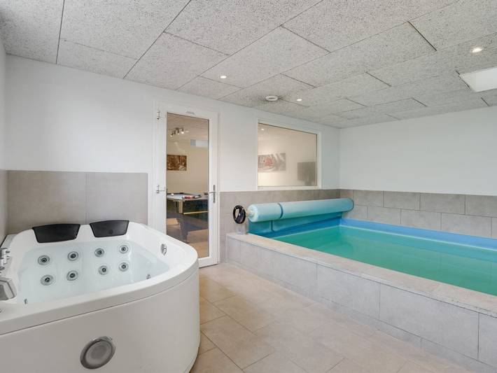 Ferienhaus für 12 Personen, mit Whirlpool und Terrasse sowie Pool und Sauna in Loddenhøj