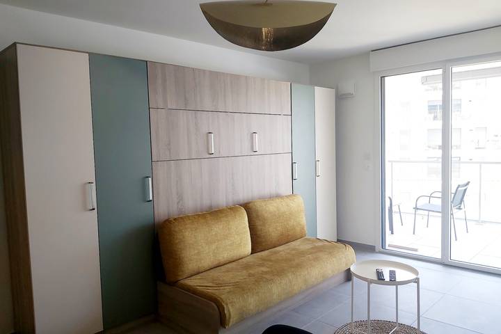 Gîte pour 5 personnes, avec balcon ainsi que piscine et jardin, adapté aux familles à Saint-Laurent-du-Var - 2