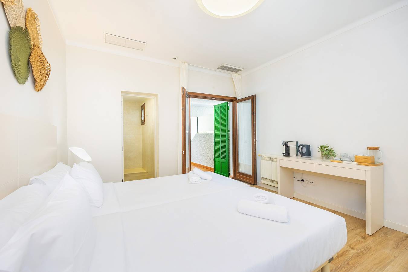 Hostal Boutique Canyamel - 105 Doppelzimmer mit Meerblick, privater Terrasse, Wi-Fi und Klimaanlage in Canyamel, Capdepera