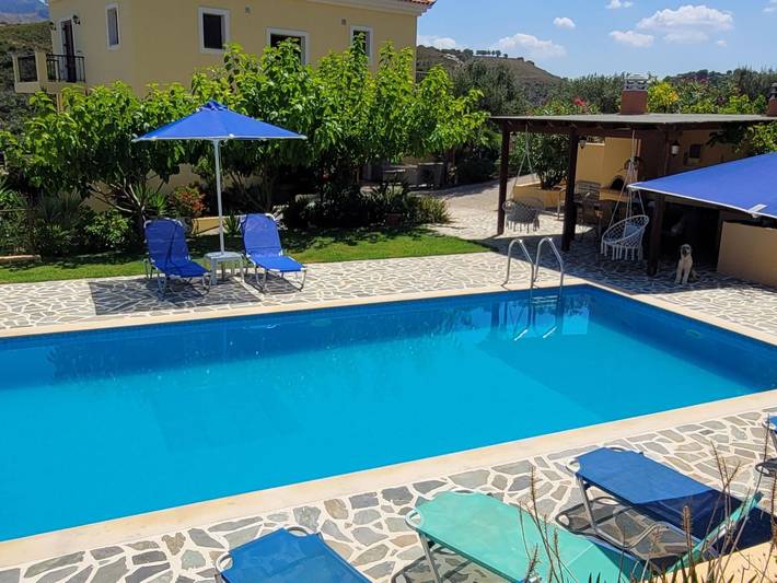 Finca für 8 Personen, mit Pool und Balkon sowie Garten auf Kreta