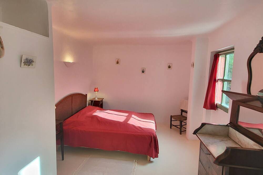 In a quiet, green setting, pretty Provencal country house in Annot, Castellane und Umgebung
