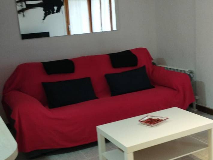 Apartamento entero, Apartamento acogedor con piscina y parking cerca del centro de Jaca in Jaca, Pirineo Aragonés