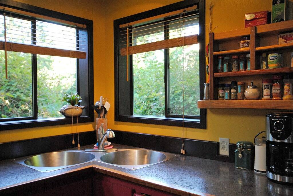 The Hacienda on South Chesterman. One minute walk to the beach. Relax and Unwind in Tofino, Alberni-Clayoquot Regional District