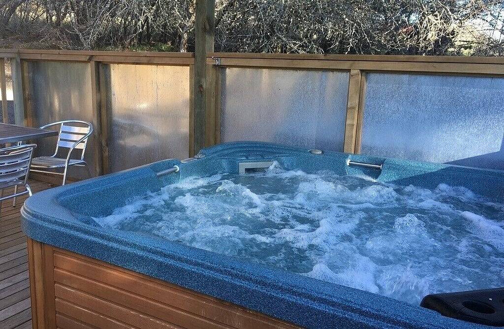 Salt Spring Art Retreat; privater Whirlpool in Daylesford, Hepburn Shire