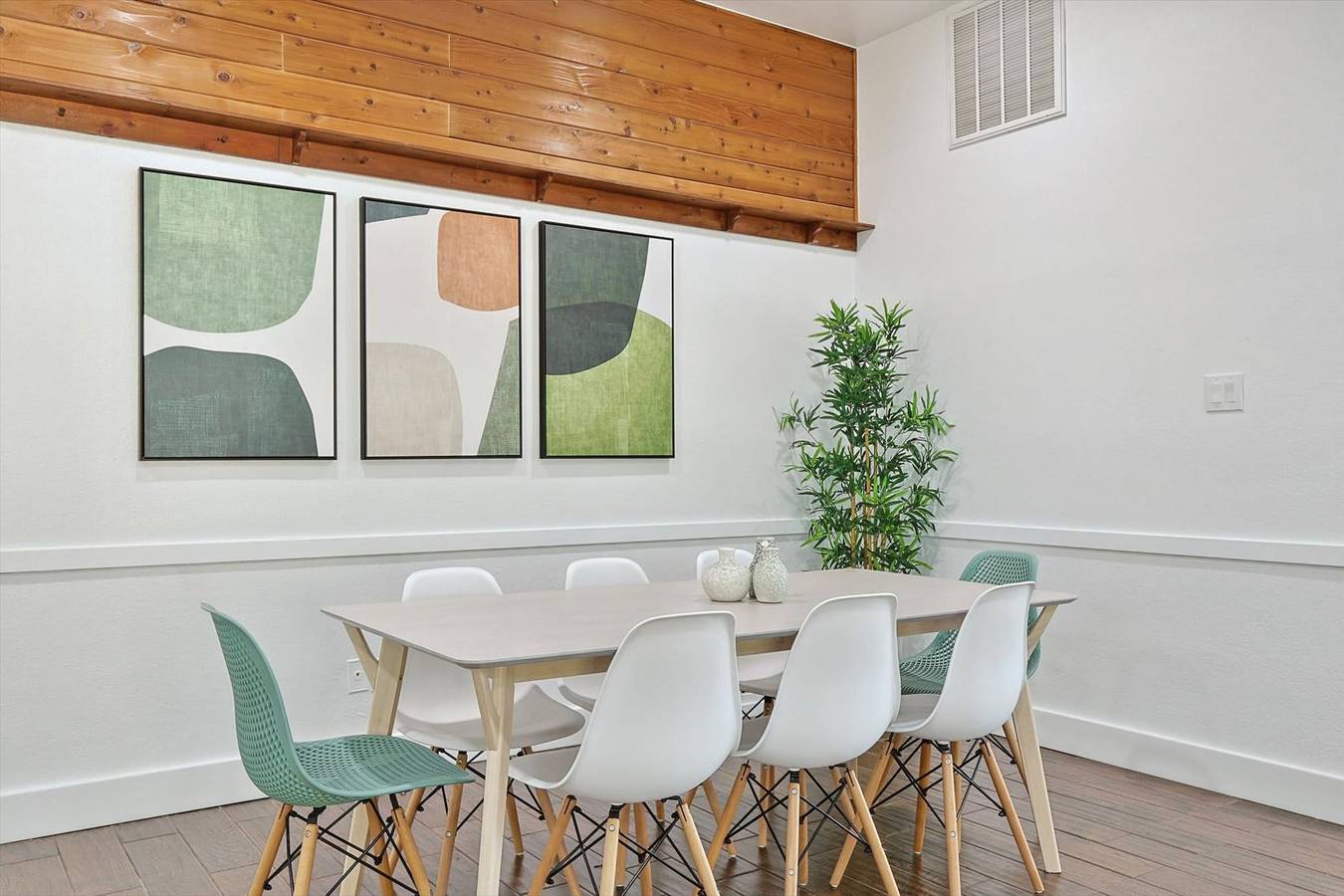 Gorgeous 4Br Home with Huge Yard Pool Hot Tub in Denton, Denton County