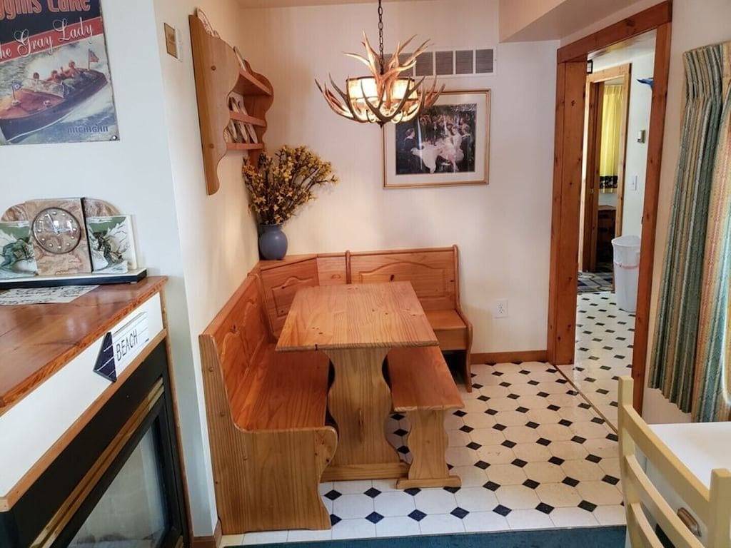 Amazing Cabin directly on Higgins Lake w/Private Boat Mooring Onsite! in Higgins Lake