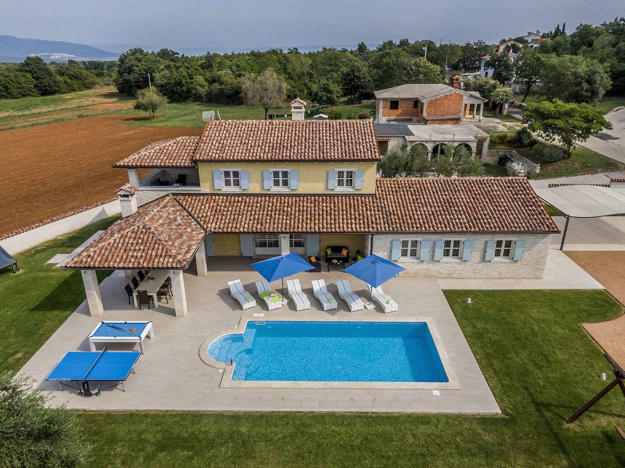 Villa mit Swimmingpool, Tischtennis und Grillterrasse  in Marčana, Südküste Istrien
