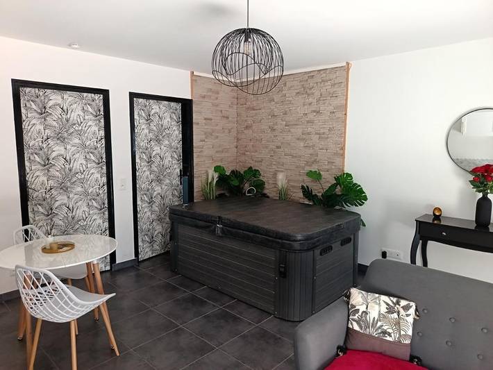 Gîte pour 2 personnes, avec Jacuzzi et Terrasse à Rosières-près-Troyes - 2
