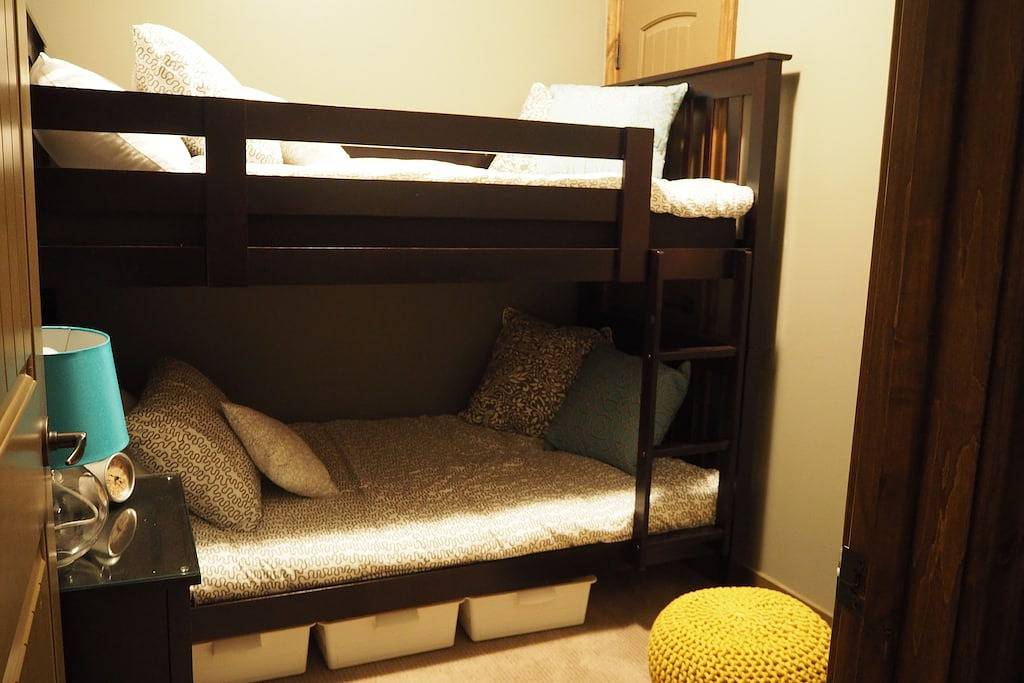 Ganze Wohnung, Executive Apartment mit 2 Schlafzimmern in Radium Hot Springs, Kootenay-Nationalpark