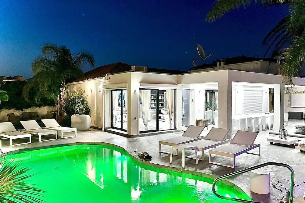 Superb Villa Near The Sea - Swimming Pool - Interior Jaccuzi - Hamam - in Empuriabrava, Upper Empordà