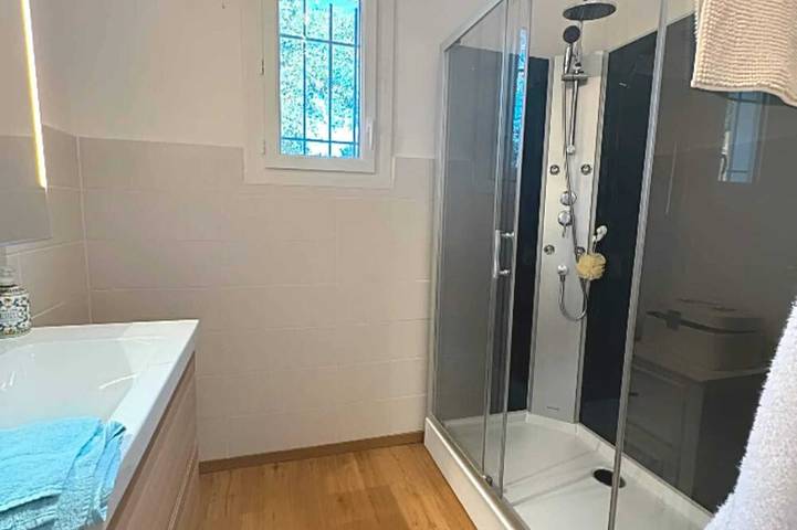 Gîte pour 4 personnes, avec jardin ainsi que balcon et piscine à Les Mayons - 4