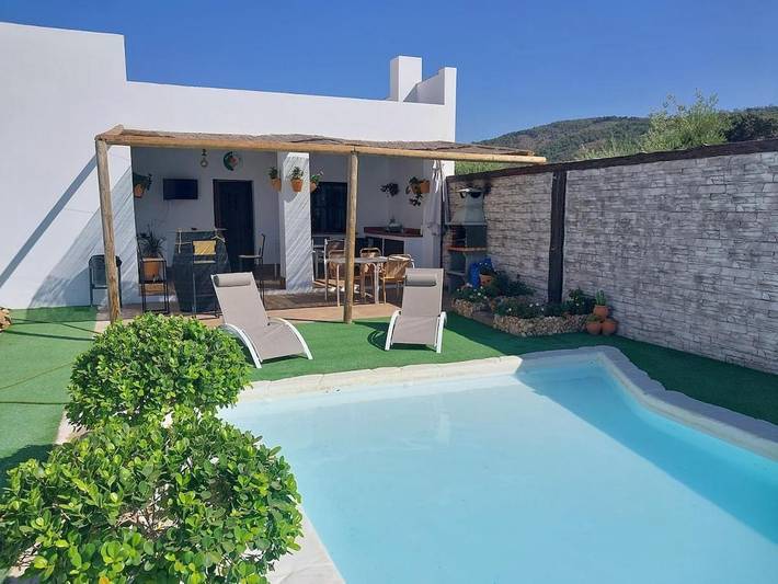 Casa de vacaciones para 7 personas, con piscina y jardín además de terraza y vistas, Se admiten mascotas en Provincia de Sevilla