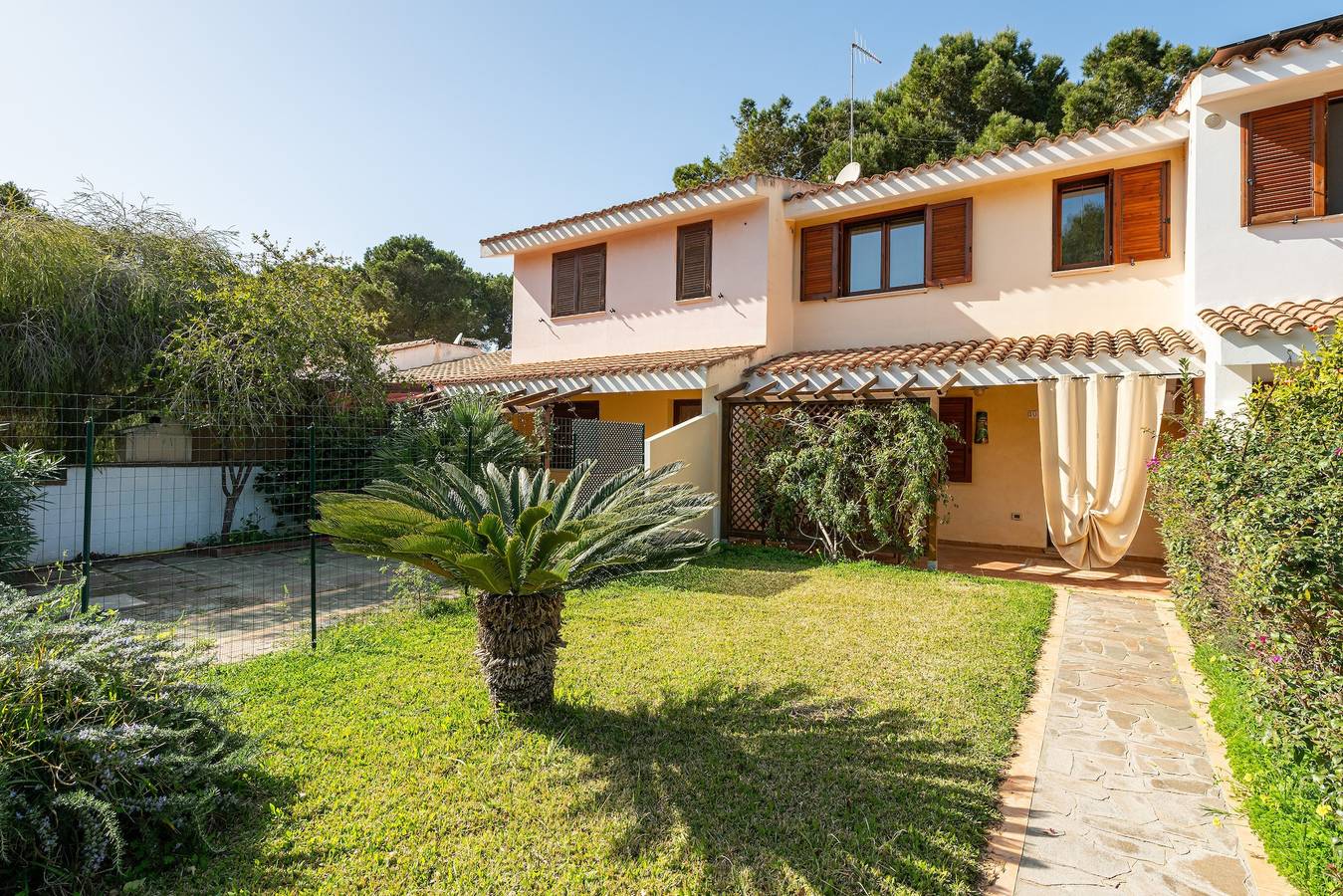 Ferienhaus 'Sole E Mare' mit privater Terrasse, privatem Garten und Klimaanlage in Strand von Porto Pino, Porto Pino