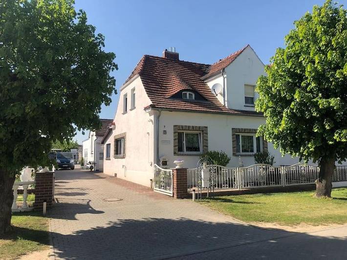 Ferienwohnung für 6 Personen, mit Garten und Ausblick in Golßen