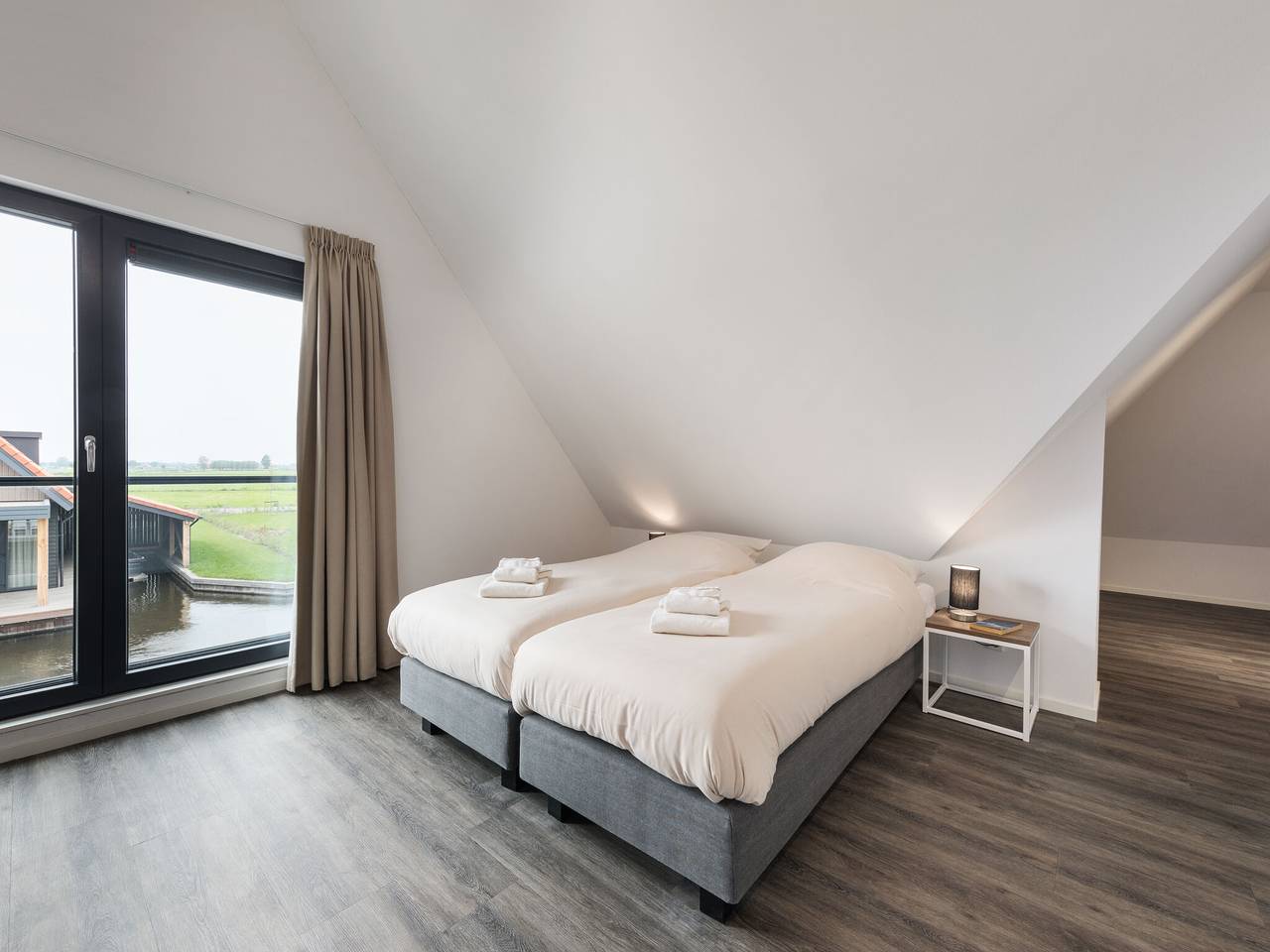 Luxe villa aan het water in Ossenzijl, Nationaal Park Weerribben-Wieden