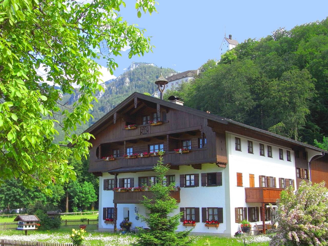 Ganze Ferienwohnung, Bauernhof Kiesmüller Hof - Ferienwohnung Nr.1 Schlafzimmer, Wohnzimmer und Süd/West-Balkon, 50 qm in Kampenwand, Aschau im Chiemgau