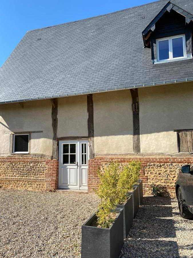Location de vacances pour 6 personnes, avec terrasse et jardin dans Roumare