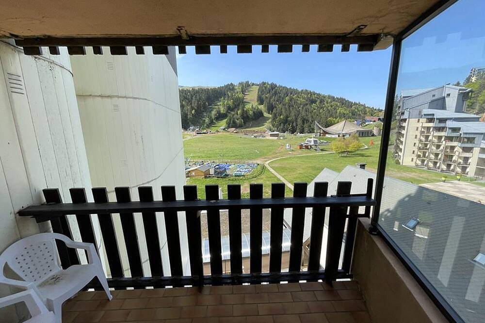 Entire apartment, Cozy Studio 5 Guests, Balcony, Wifi, Pet-Friendly, Near Shops & Ski Slopes in Le Lioran, Laveissière