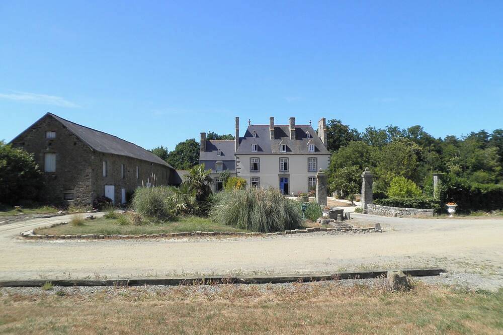 9 Bedroom Castle in Baguer-Morvan in Baguer-Morvan, Región de Saint-Malo