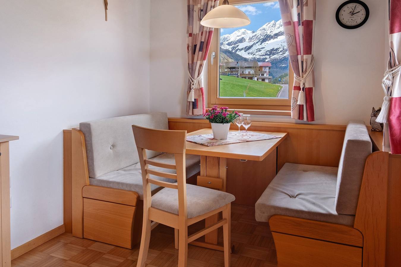 Entire apartment, Apartment 'Arnika' with Mountain View, Private Terrace and Wi-Fi in Melag, Graun