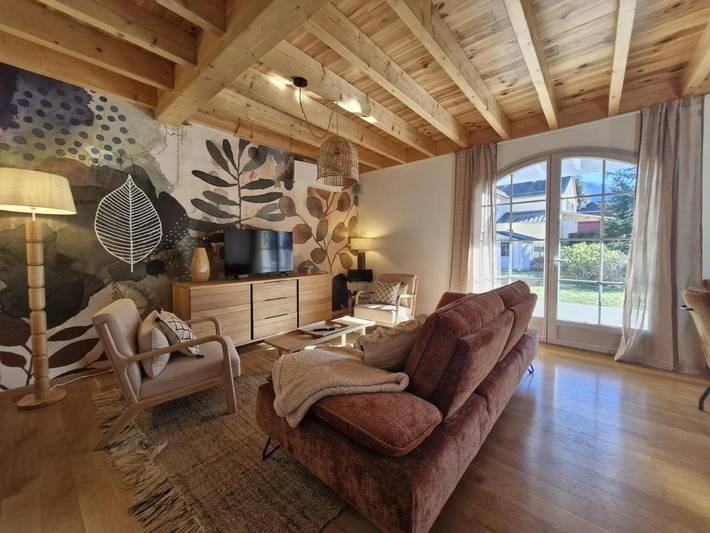 Location de vacances pour 6 personnes, avec jardin et vue à Louvie-Soubiron