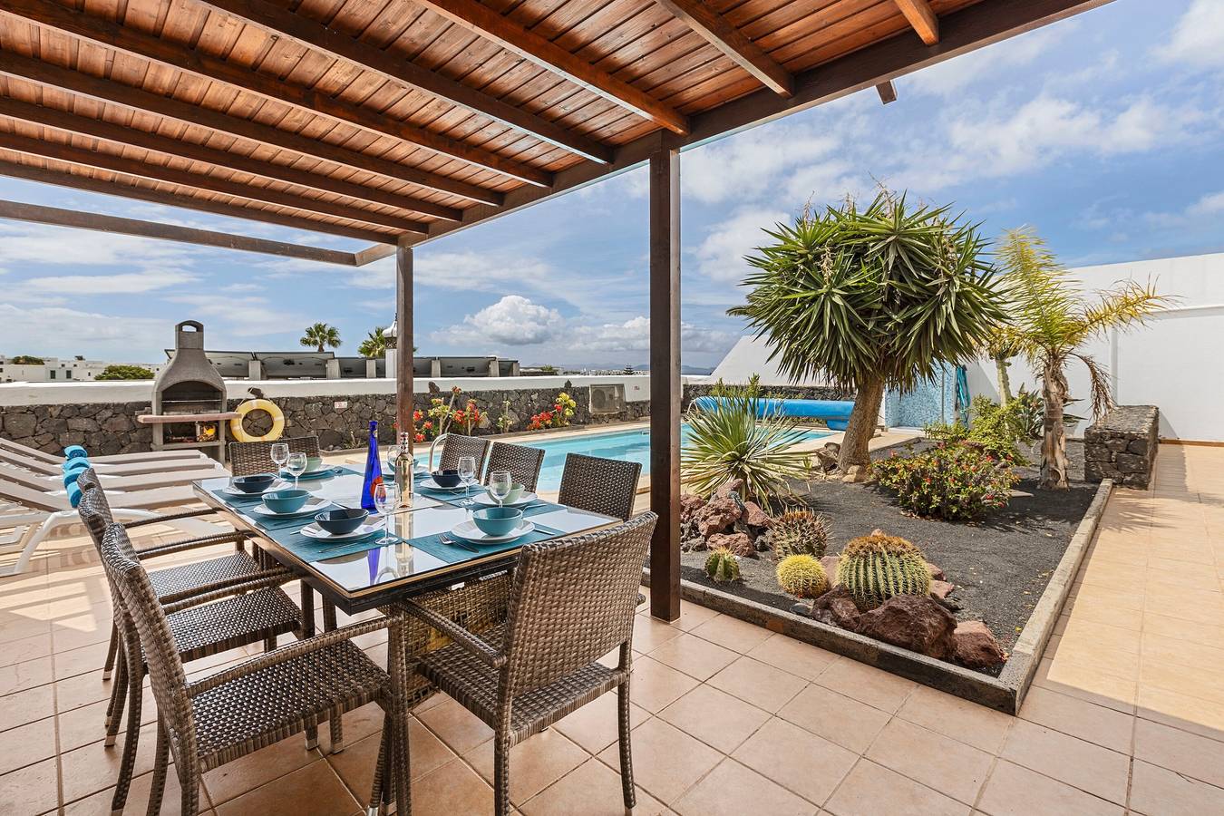 Vacation Home 'Casa Canas' with Sea View, Wi-Fi and Air Conditioning in Playa Blanca, Yaiza