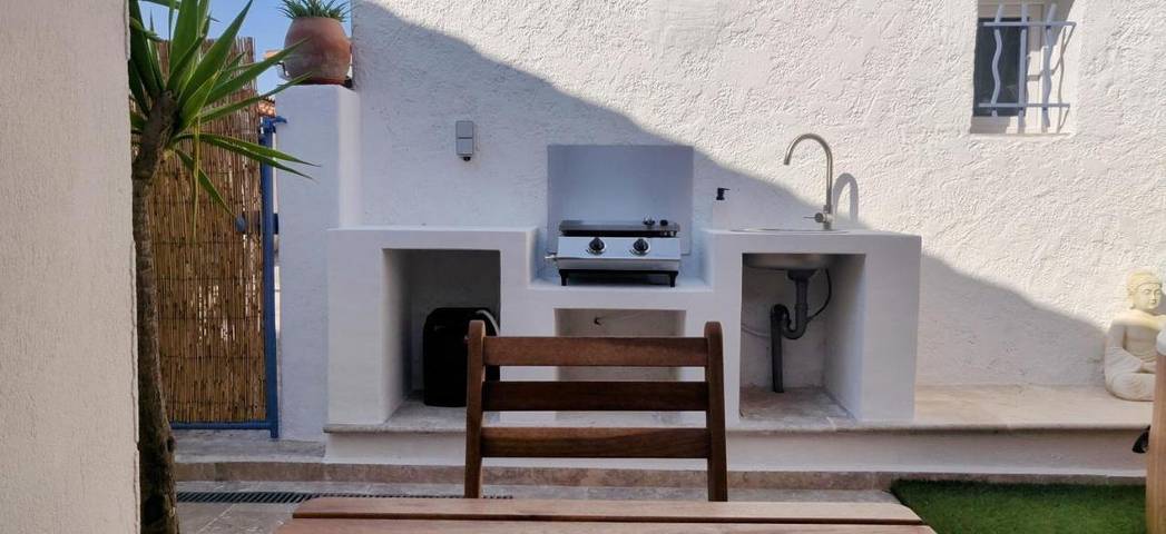 Gîte pour 2 personnes, avec vue et terrasse ainsi que piscine et jardin, animaux acceptés à Roquefort-la-Bédoule - 4