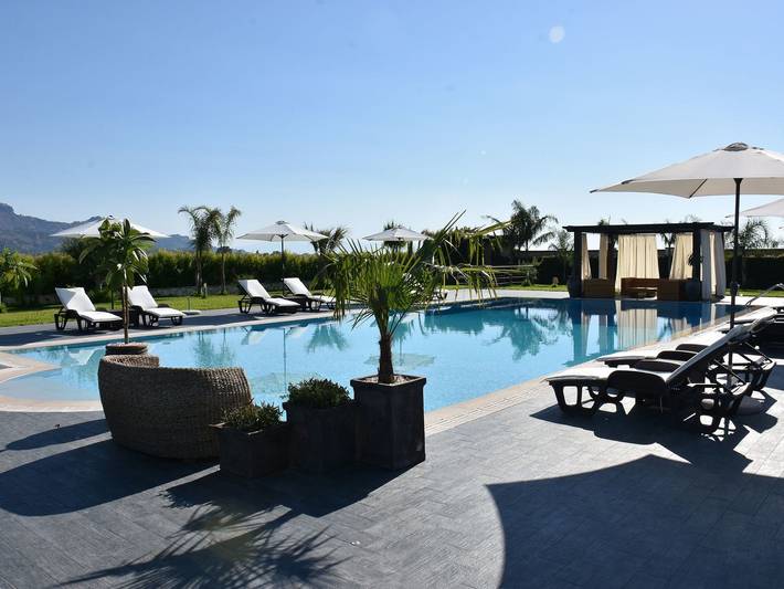 Casa vacanza per 8 persone, con balcone e piscina nonché giardino a Calatabiano