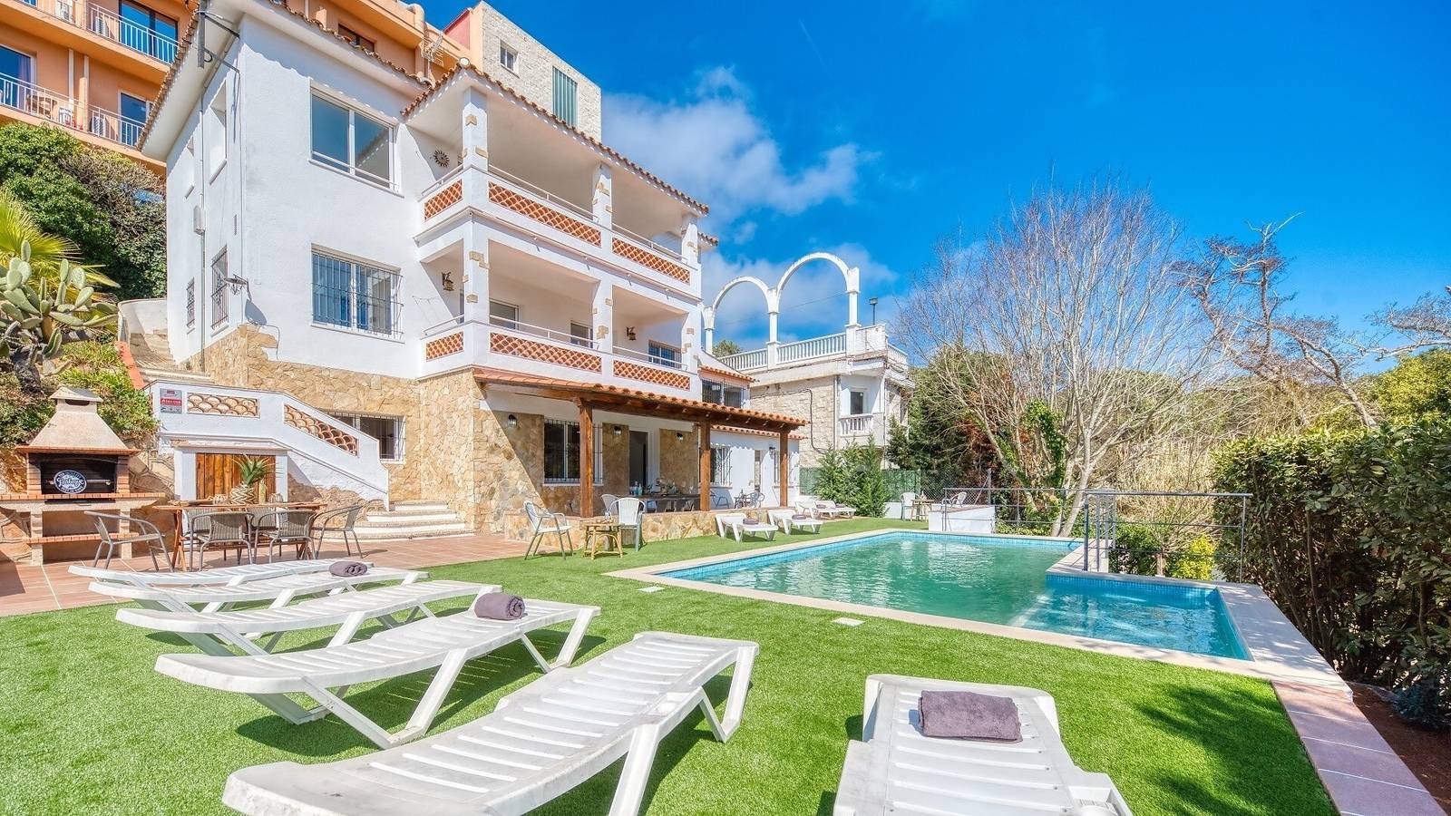 Villa 'Costacabana - Pilar' mit privatem Pool, privater Terrasse und Wlan in Lloret de Mar, Costa Brava