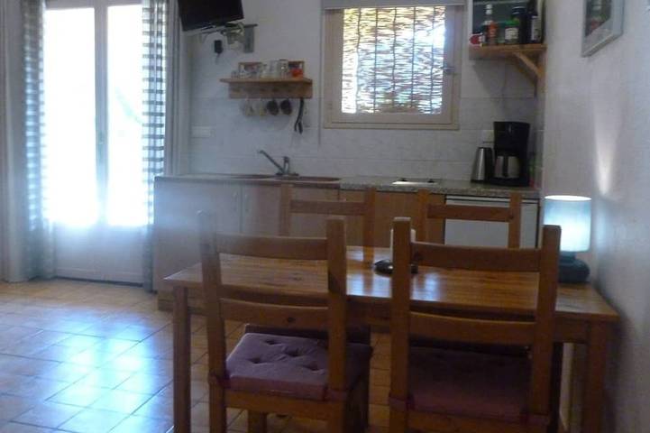 Appartement entier, Studio avec belle vue, au calme, centre Var, Le Luc en Provence in Le Luc, Région de Draguignan