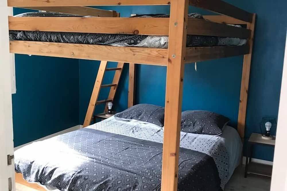 Maison Vue Mer ,Pieds Dans L'Eau in Trévou-Tréguignec, Rosa Granitküste