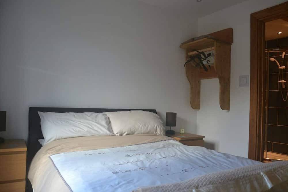 Perfect location for exploring the local 7 bays, Wifi, local amenities in Cornwall