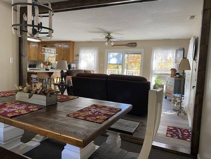 Vacation rental for 12 people, with yard in Lewis Smith Lake