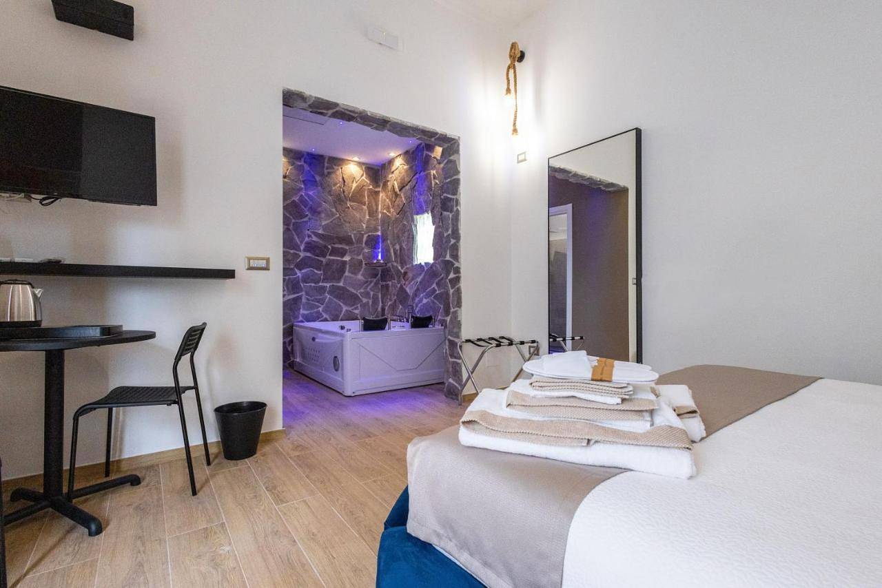 Lovely Rooms - Guest House Suites in Triggiano, Provincia di Bari