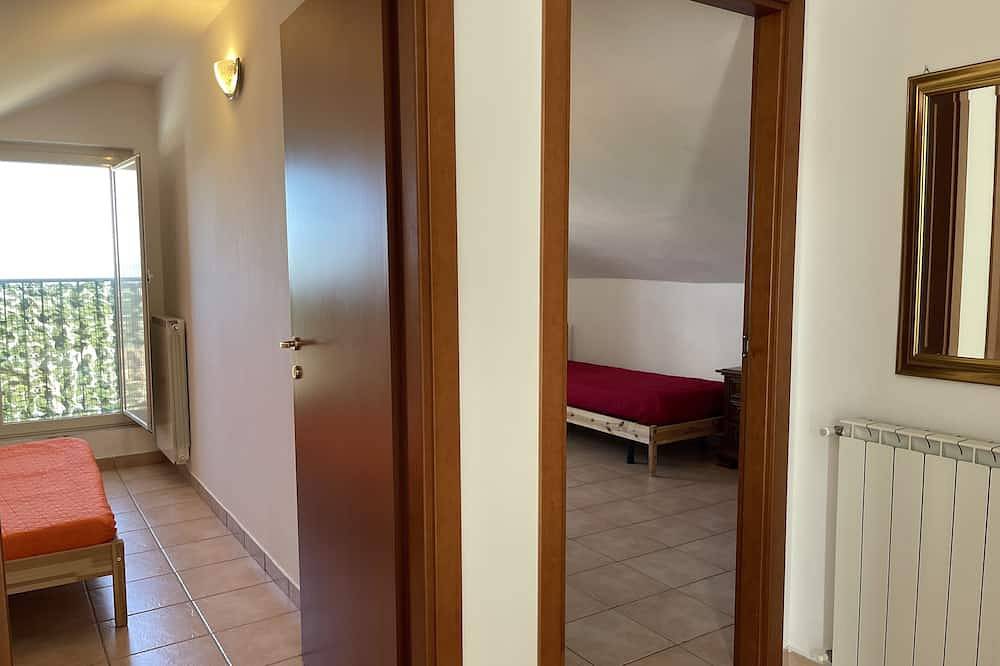 Entire apartment, The Nest: Cozy attic room in quiet area in San Giacomo degli Schiavoni, Campobasso Province