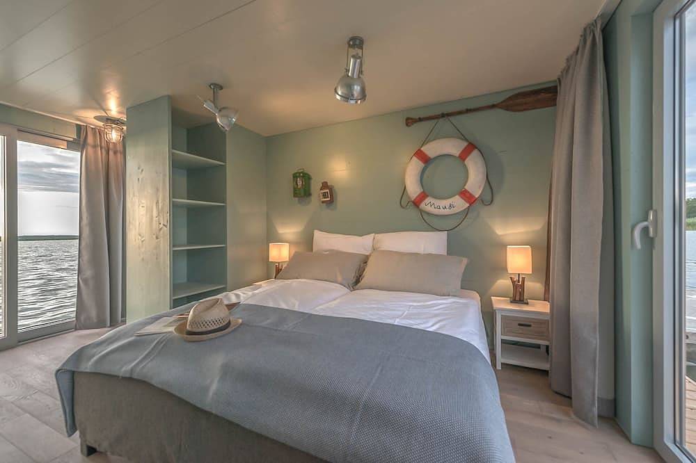 Traumhaff® Verträumtes Hausboot La Pèniche Ii, Ostsee-Design mit Sauna in Vorpommern Greifswald