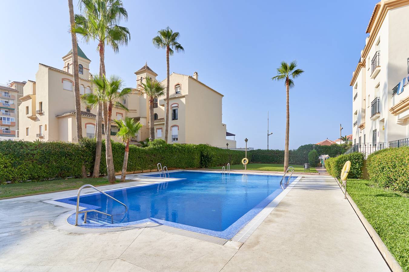Entire apartment, Apartment 'Las Palmeras A92' with Sea View, Shared Pool and Wi-Fi in Torrox Costa, Torrox