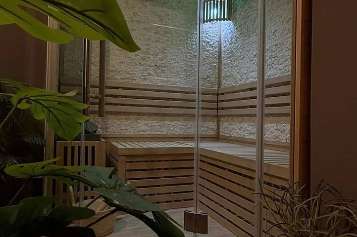 Le Chalet de la Hulle, gemütliches Ferienhaus für 6P mit Sauna und Jacuzzi. in Profondeville, Region Namur
