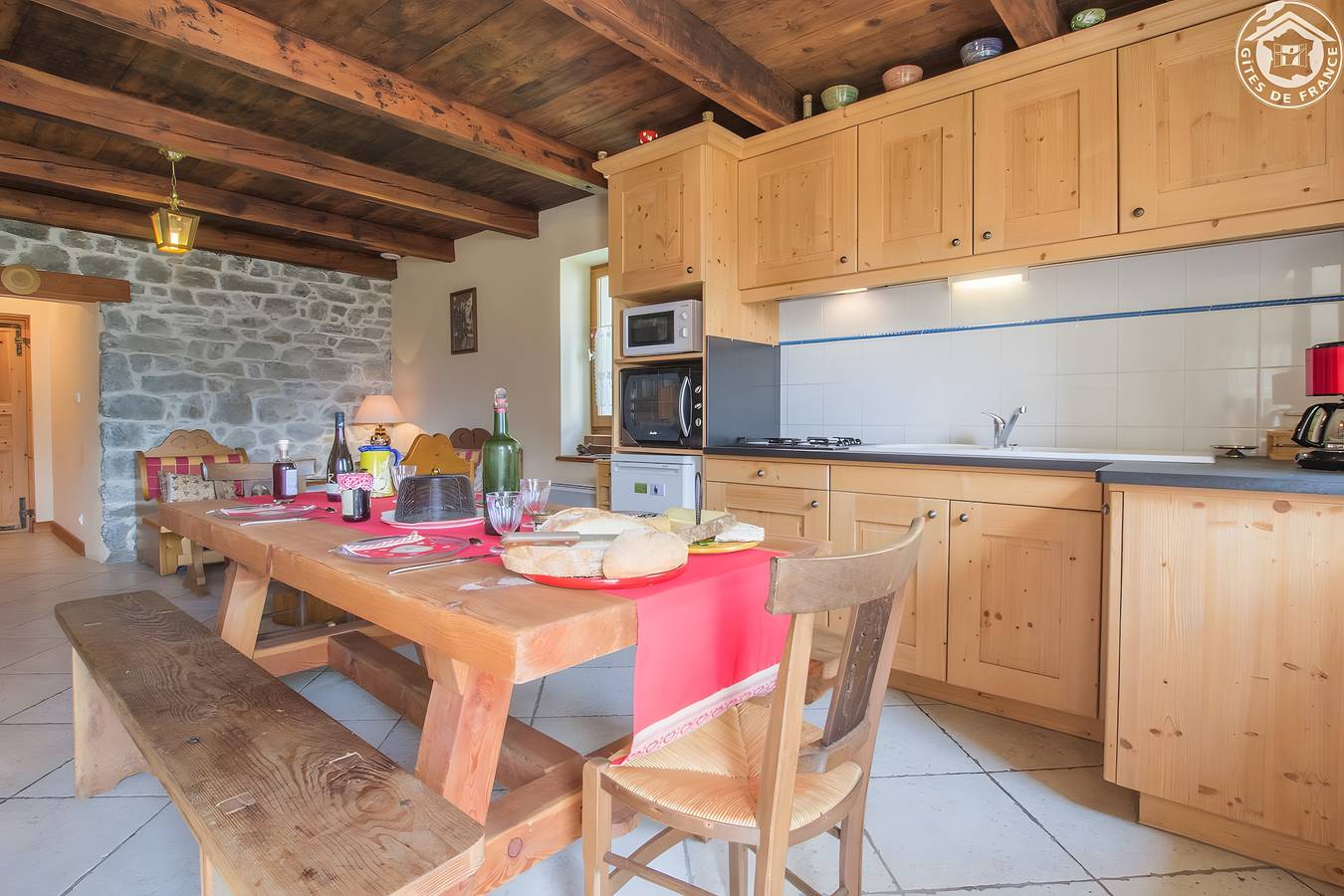 Ganze Wohnung, Chalet 'Le Lagopede' mit Bergblick und Wi-Fi in Montricher-Albanne, Region Saint-Jean-de-Maurienne